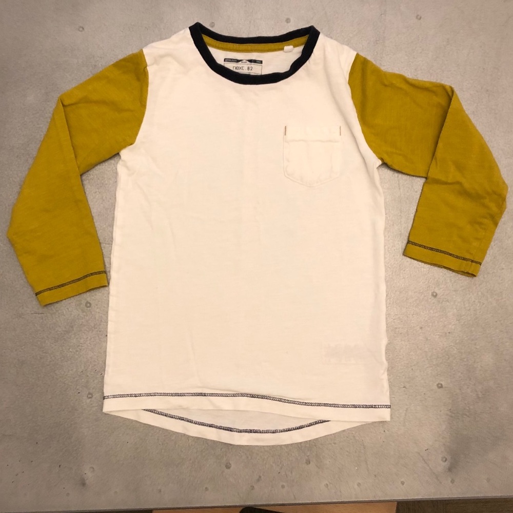 Boys tshirt 5/6Y